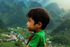 child-in-mountains