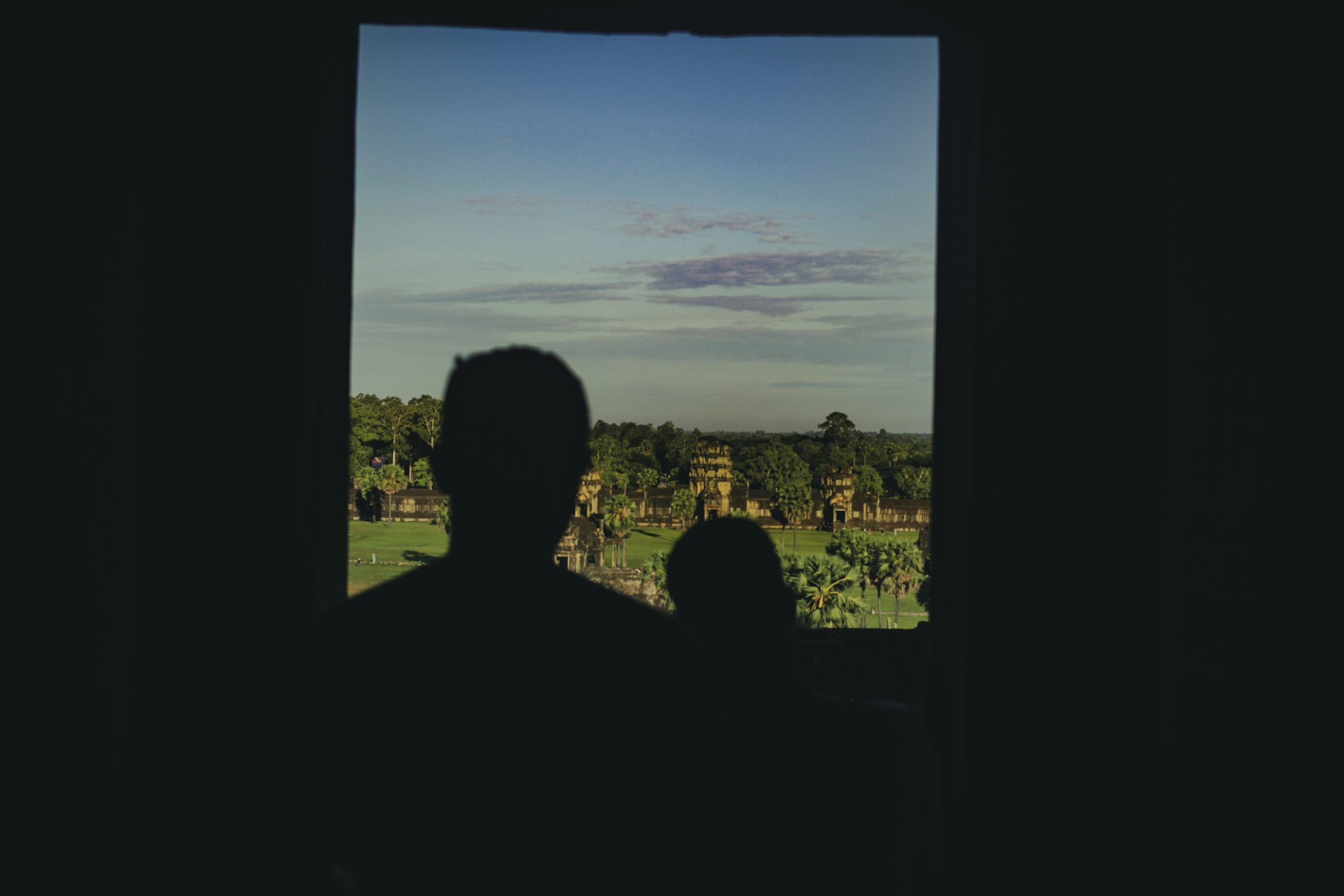 tourists-in-angkor-wat