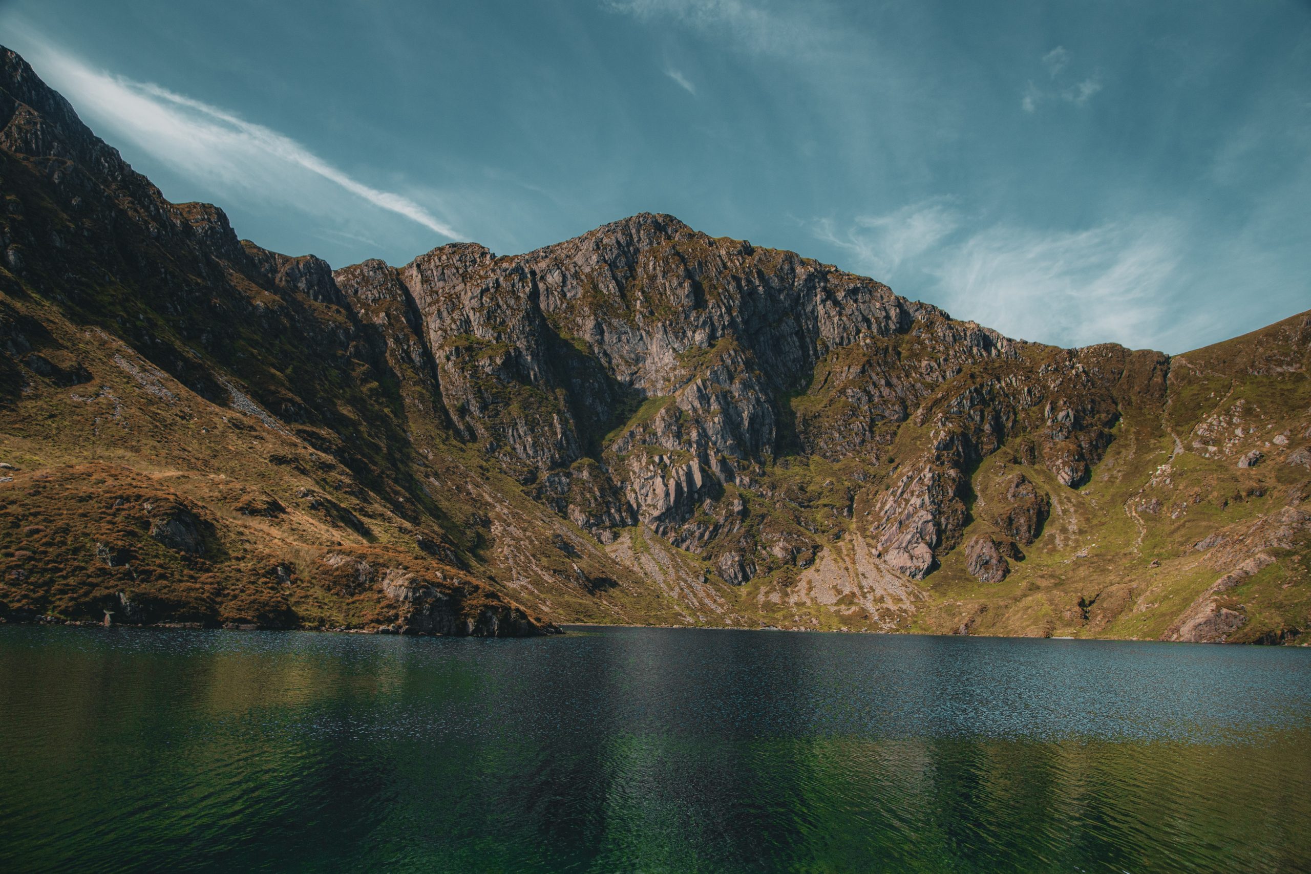 lake-in-front-of-mountain